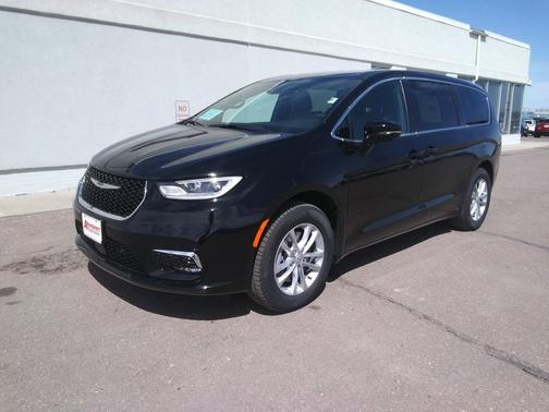 Diamond Black Crystal Pearlcoat 2026 Chrysler Pacifica L