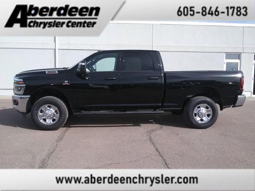 Diamond Black Crystal Pearlcoat 2026 RAM 2500 Tradesman Crew Cab 4x4 6'4' Box