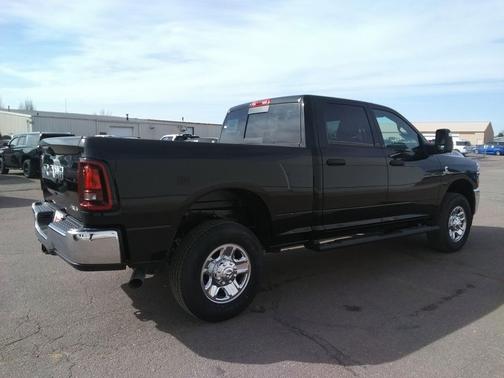 Diamond Black Crystal Pearlcoat 2026 RAM 2500 Tradesman Crew Cab 4x4 6'4' Box