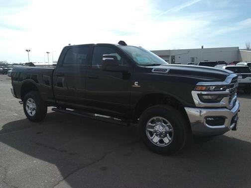 Diamond Black Crystal Pearlcoat 2026 RAM 2500 Tradesman Crew Cab 4x4 6'4' Box