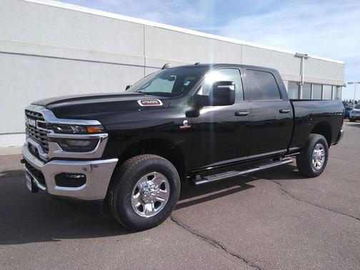 Diamond Black Crystal Pearlcoat 2026 RAM 2500 Tradesman Crew Cab 4x4 6'4' Box