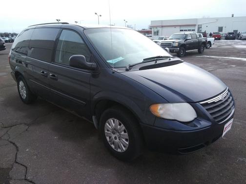 2007 Chrysler Town & Country Base