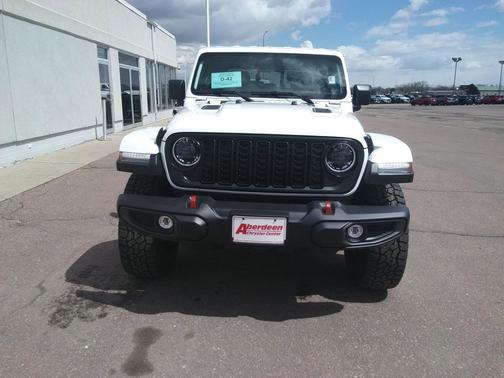 Bright White Clearcoat 2026 Jeep Gladiator Rubicon