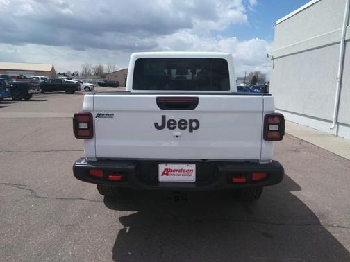 Bright White Clearcoat 2026 Jeep Gladiator Rubicon
