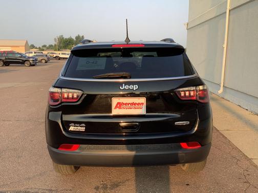 Diamond Black Crystal Pearlcoat 2022 Jeep Compass Latitude Lux