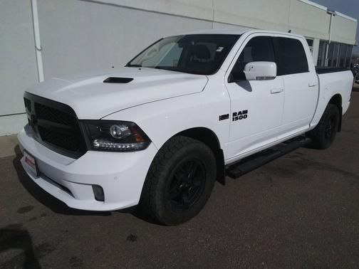 2017 RAM 1500 Night Crew Cab 4x4 5'7' Box
