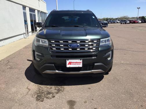 Green 2016 Ford Explorer XLT