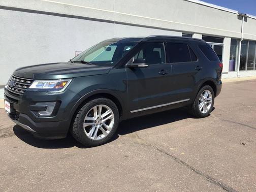 Green 2016 Ford Explorer XLT