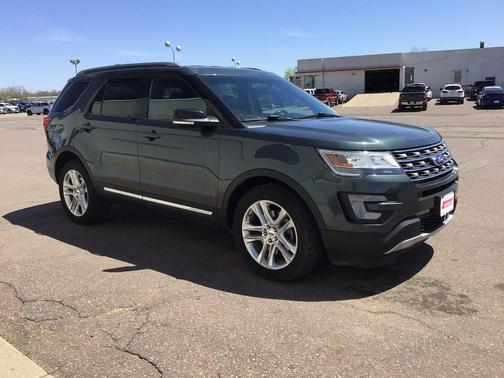 Green 2016 Ford Explorer XLT