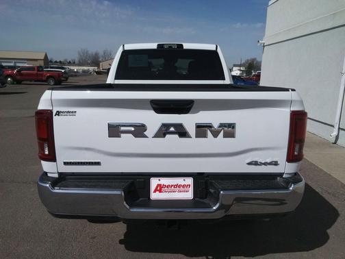 Bright White Clearcoat 2026 RAM 2500 Big Horn Crew Cab 4x4 6'4' Box