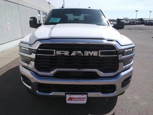 Bright White Clearcoat 2026 RAM 2500 Big Horn Crew Cab 4x4 6'4' Box