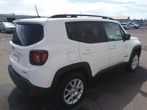 Alpine White Clearcoat 2022 Jeep Renegade Latitude