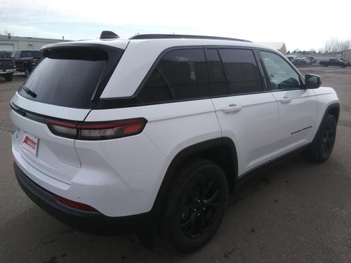 2026 Jeep Grand Cherokee Altitude