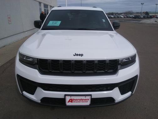 Bright White Clearcoat 2026 Jeep Grand Cherokee Altitude