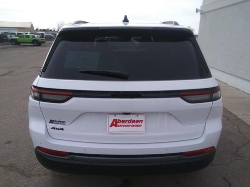 2026 Jeep Grand Cherokee Altitude