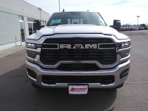 Bright White Clearcoat 2026 RAM 2500 Tradesman Crew Cab 4x4 6'4' Box