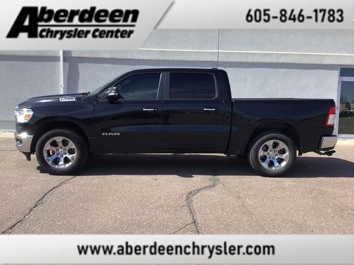Diamond Black Crystal Pearlcoat 2019 RAM 1500 Big Horn