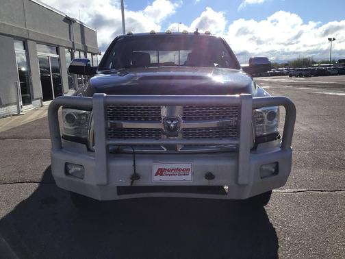 Granite Crystal Metallic Clearcoat 2017 RAM 3500 Laramie Crew Cab 4x4 8' Box