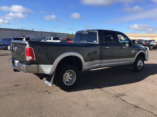 Granite Crystal Metallic Clearcoat 2017 RAM 3500 Laramie Crew Cab 4x4 8' Box