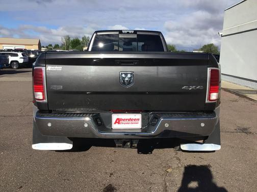 Granite Crystal Metallic Clearcoat 2017 RAM 3500 Laramie Crew Cab 4x4 8' Box