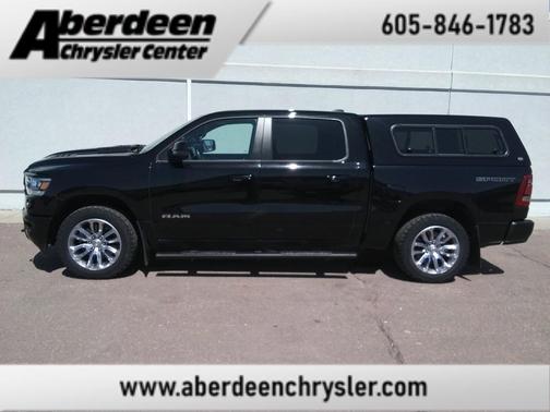 Diamond Black Crystal Pearlcoat 2023 RAM 1500 Laramie