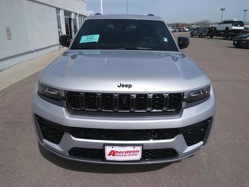 Silver Zynith 2026 Jeep Grand Cherokee Limited