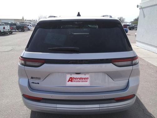 Silver Zynith 2026 Jeep Grand Cherokee Limited