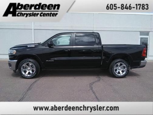 Diamond Black Crystal Pearlcoat 2026 RAM 1500 Big Horn/Lone Star