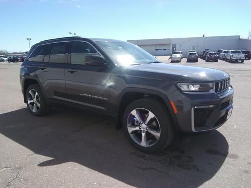 Baltic Gray Metallic Clearcoat 2026 Jeep Grand Cherokee Limited