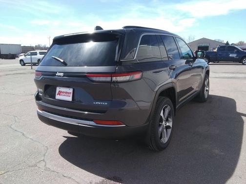 Baltic Gray Metallic Clearcoat 2026 Jeep Grand Cherokee Limited