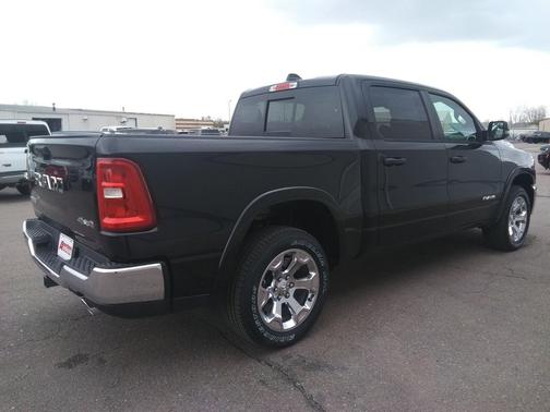 Diamond Black Crystal Pearlcoat 2026 RAM 1500 Big Horn/Lone Star