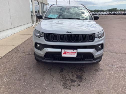 Silver Zynith Metallic Clearcoat 2026 Jeep Compass Sport