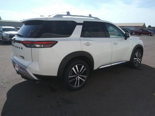 2024 Nissan Pathfinder Platinum 4WD