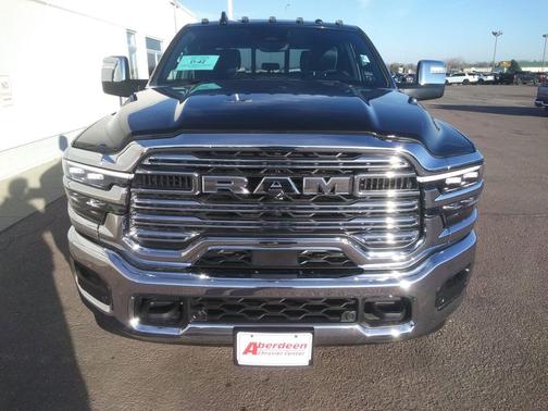 2026 RAM 3500 Laramie Crew Cab 4x4 8' Box