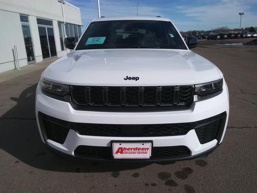 2026 Jeep Grand Cherokee Altitude