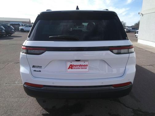 2026 Jeep Grand Cherokee Altitude