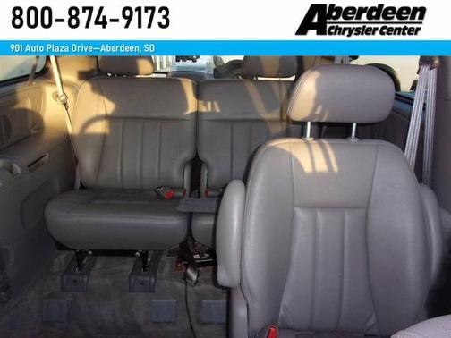 Photo 1 of 4 of 2003 Chrysler Town & Country LXi
