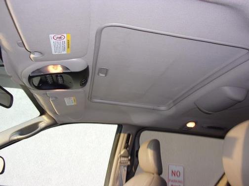 Photo 2 of 4 of 2003 Chrysler Town & Country LXi