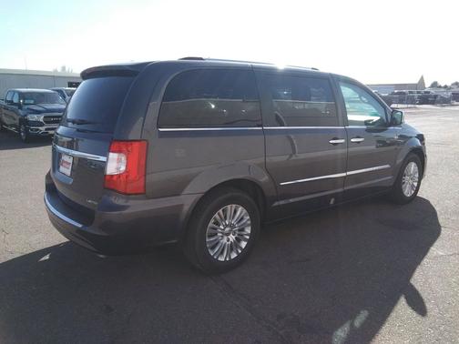 2016 Chrysler Town & Country Limited