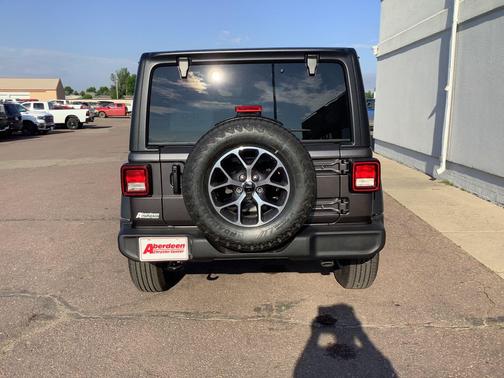 Granite Crystal Metallic Clearcoat 2026 Jeep Wrangler Sport S