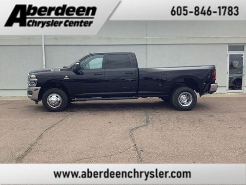 Diamond Black Crystal Pearlcoat 2026 RAM 3500 Tradesman Crew Cab 4x4 8' Box