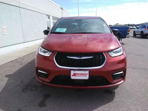 Red Hot Pearlcoat 2026 Chrysler Pacifica L