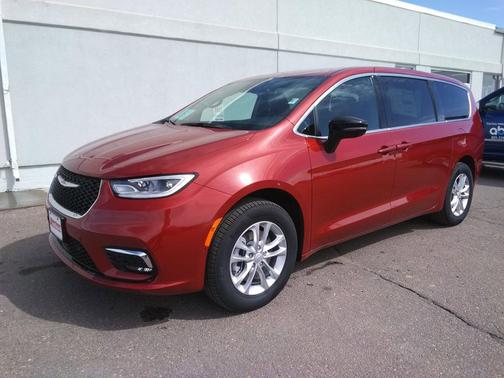 Red Hot Pearlcoat 2026 Chrysler Pacifica L