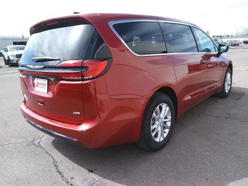 Red Hot Pearlcoat 2026 Chrysler Pacifica L