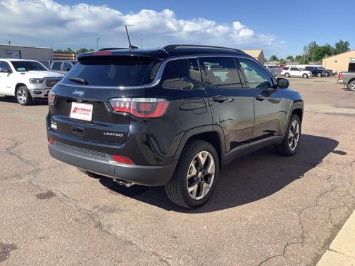 Diamond Black Crystal Pearlcoat 2019 Jeep Compass Limited