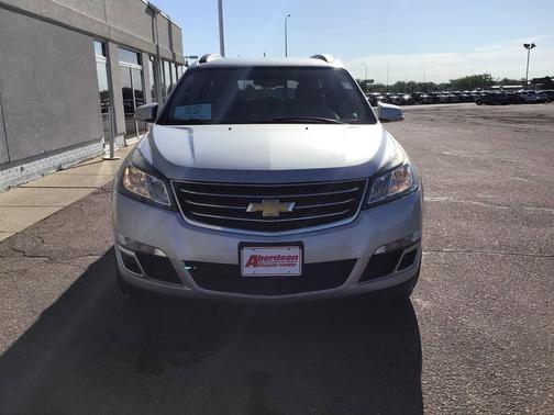 Silver Ice Metallic 2017 Chevrolet Traverse 2LT