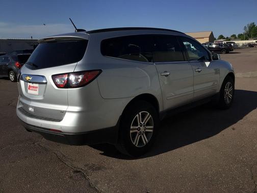 Silver Ice Metallic 2017 Chevrolet Traverse 2LT