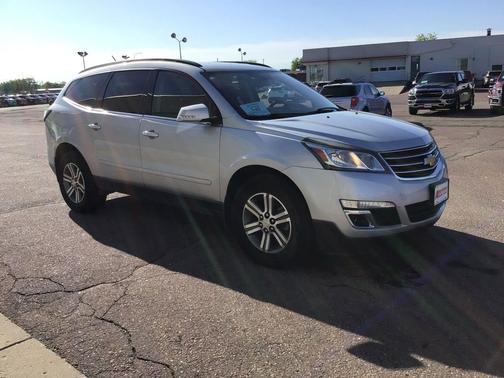 Silver Ice Metallic 2017 Chevrolet Traverse 2LT