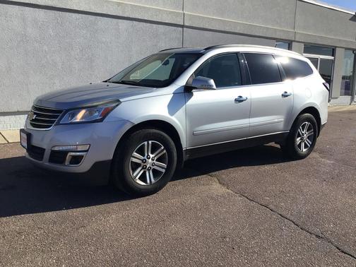 Silver Ice Metallic 2017 Chevrolet Traverse 2LT