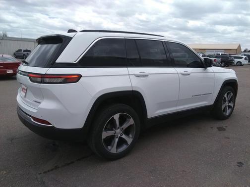 Bright White Clearcoat 2024 Jeep Grand Cherokee Limited